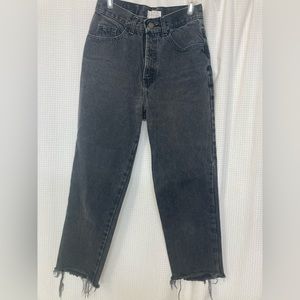 Vintage classic cut, high waist sexy mom jeans.